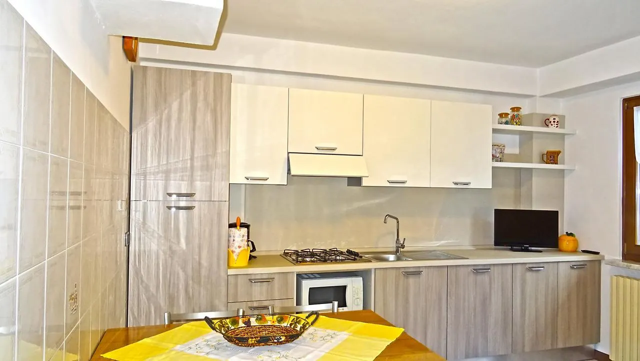 Casa Rosalia Cozy Holiday Apartment By Gardadomsumea Pieve  Italy